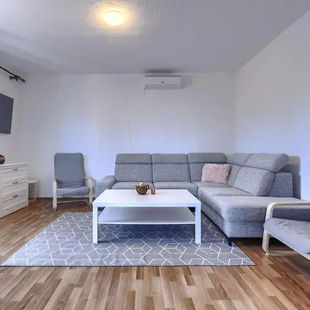 Majoli By Interhome *
